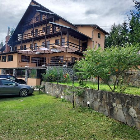 Pensiunea La Taverna Traisteni Ngoại thất bức ảnh