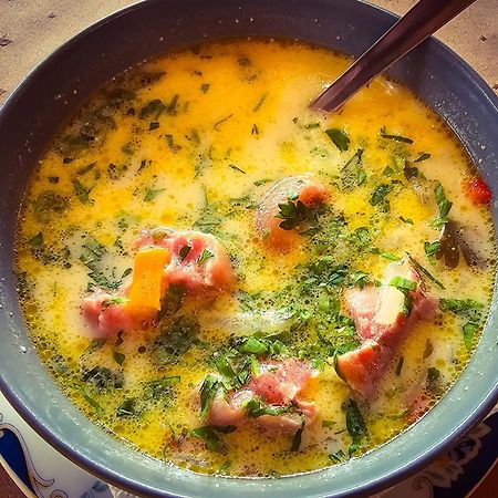 Pensiunea La Taverna Traisteni Ngoại thất bức ảnh