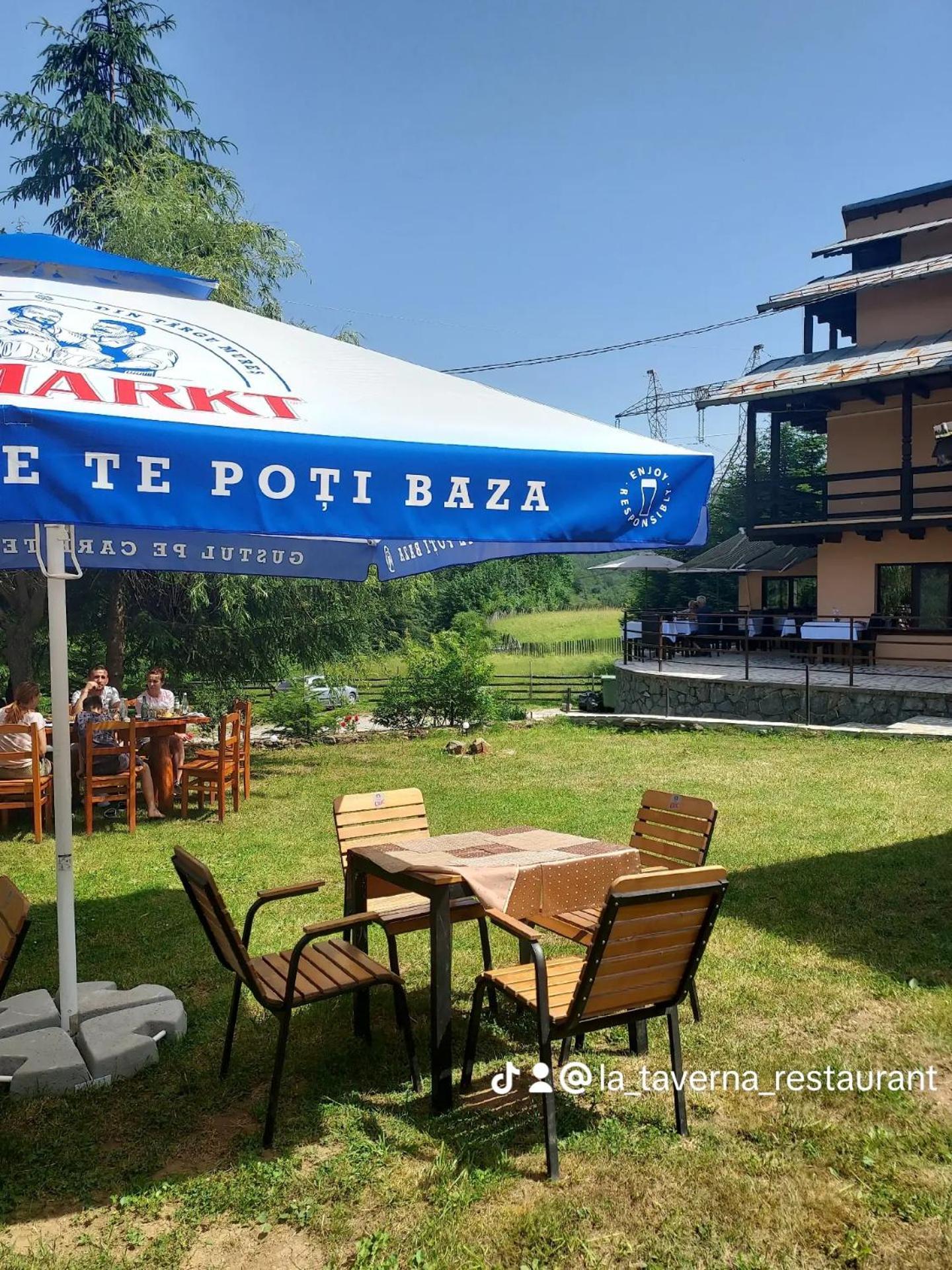 Pensiunea La Taverna Traisteni Ngoại thất bức ảnh