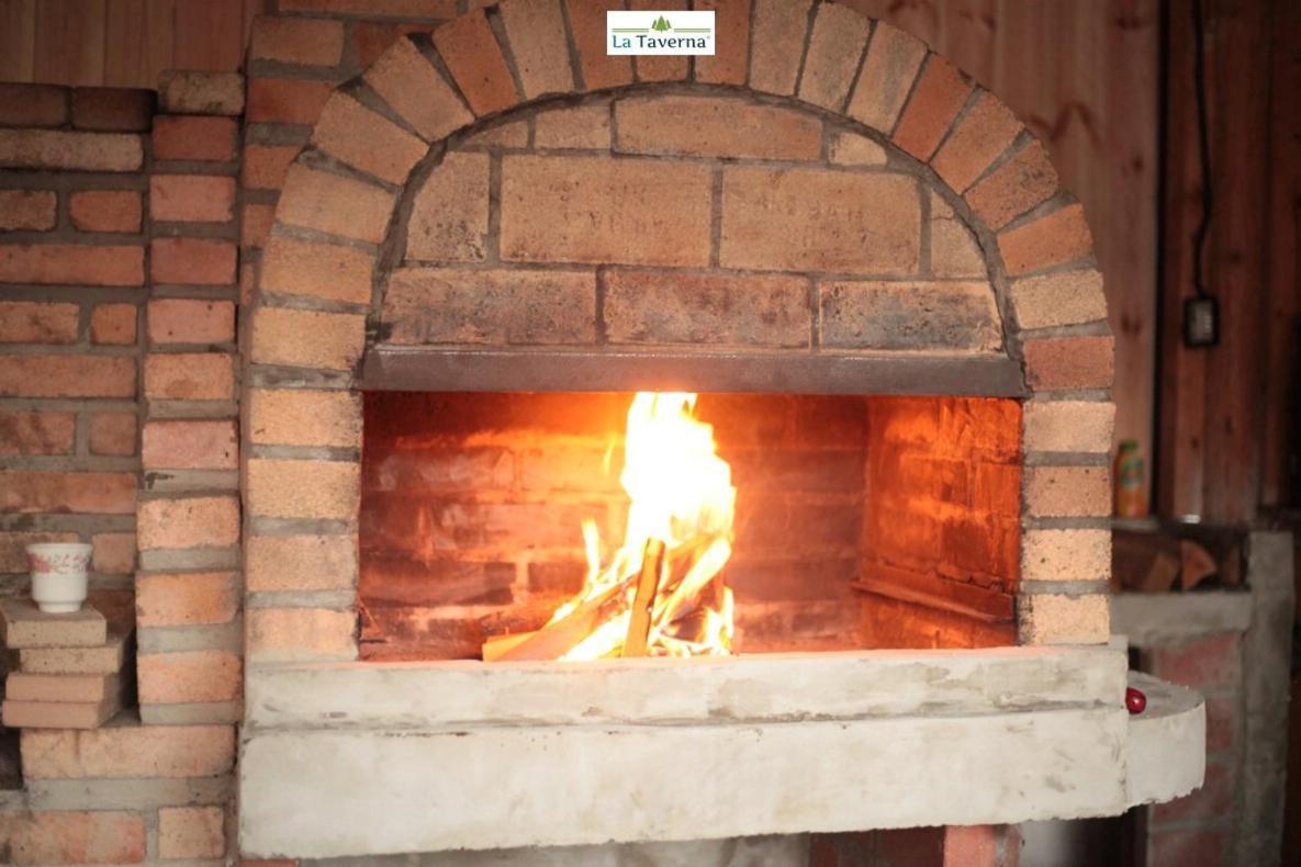 Pensiunea La Taverna Traisteni Ngoại thất bức ảnh