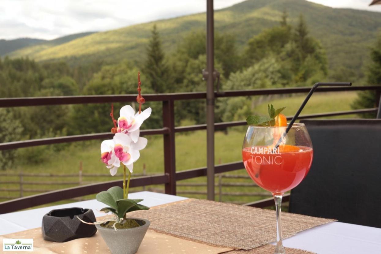 Pensiunea La Taverna Traisteni Ngoại thất bức ảnh