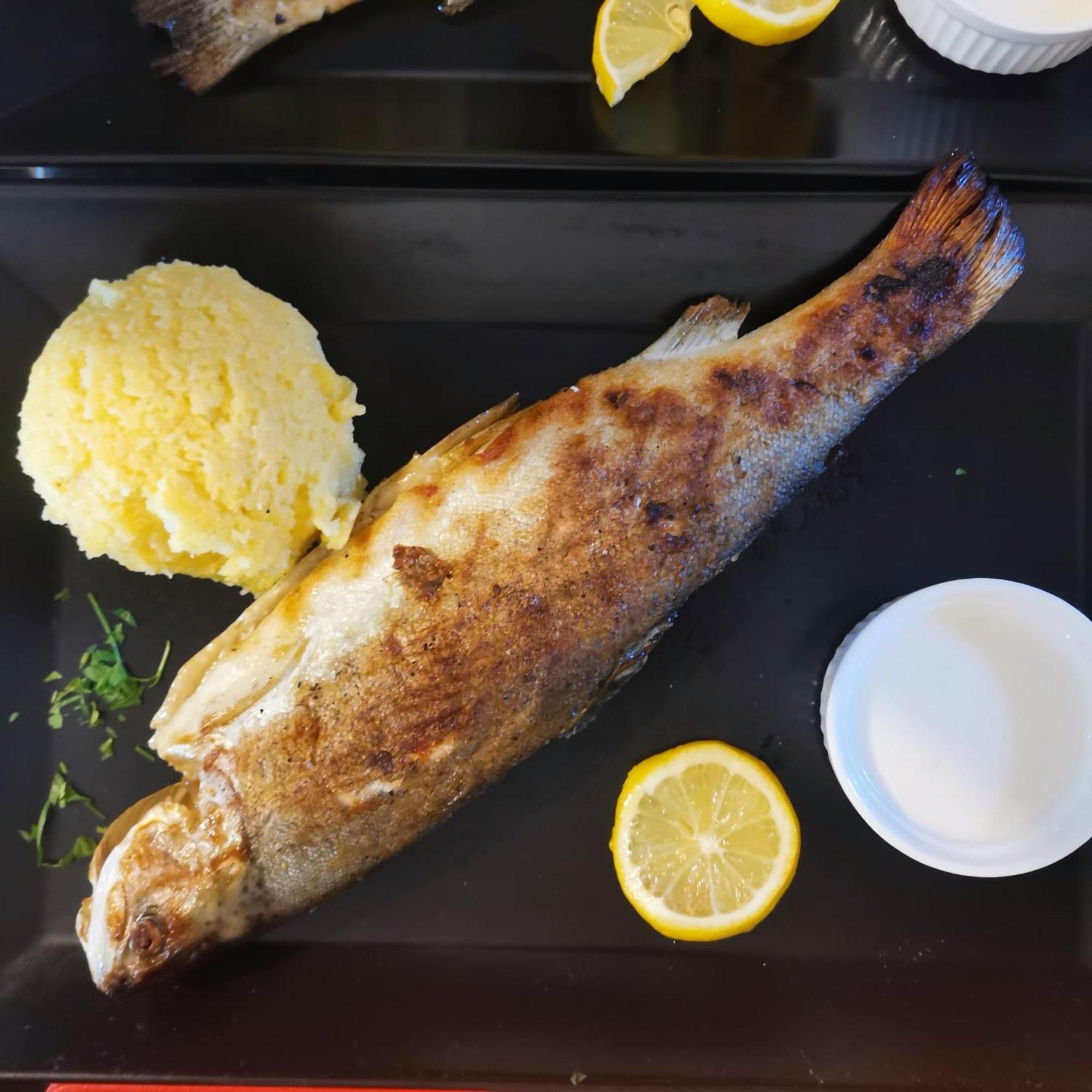 Pensiunea La Taverna Traisteni Ngoại thất bức ảnh
