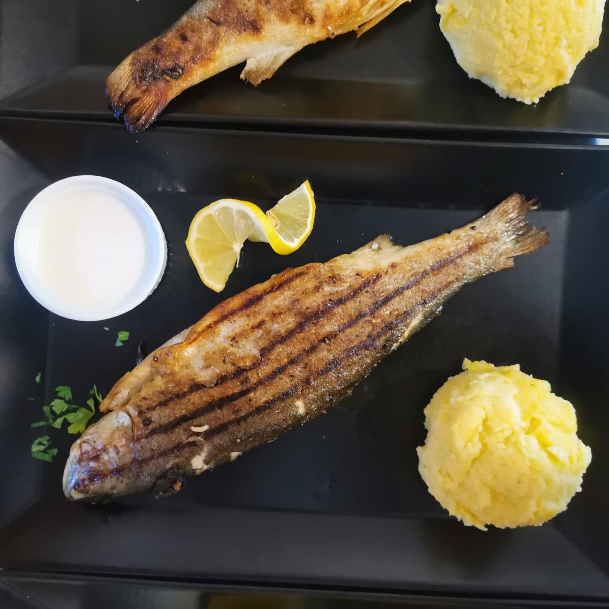 Pensiunea La Taverna Traisteni Ngoại thất bức ảnh