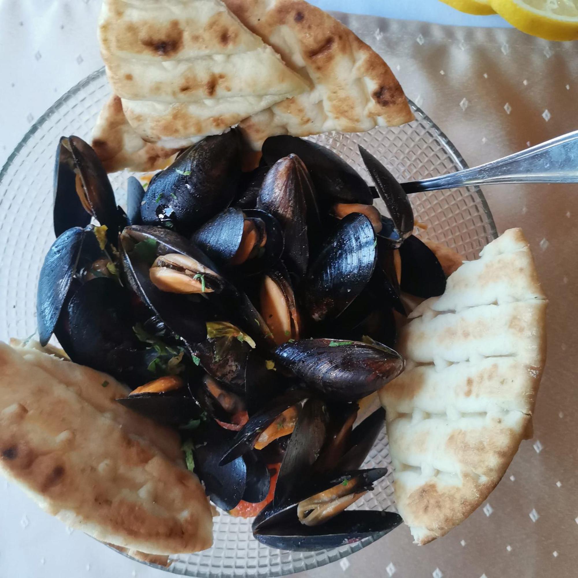 Pensiunea La Taverna Traisteni Ngoại thất bức ảnh