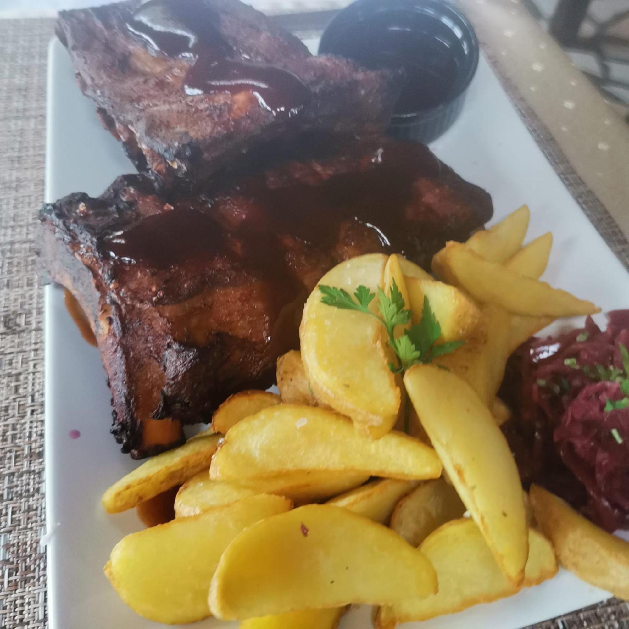 Pensiunea La Taverna Traisteni Ngoại thất bức ảnh