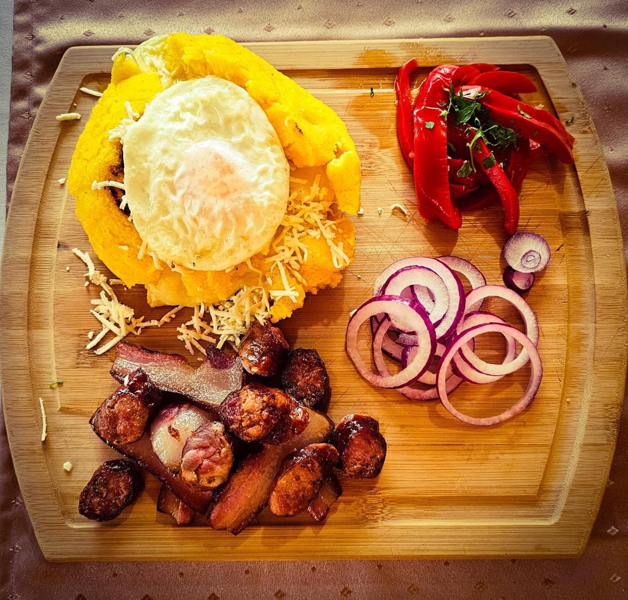 Pensiunea La Taverna Traisteni Ngoại thất bức ảnh
