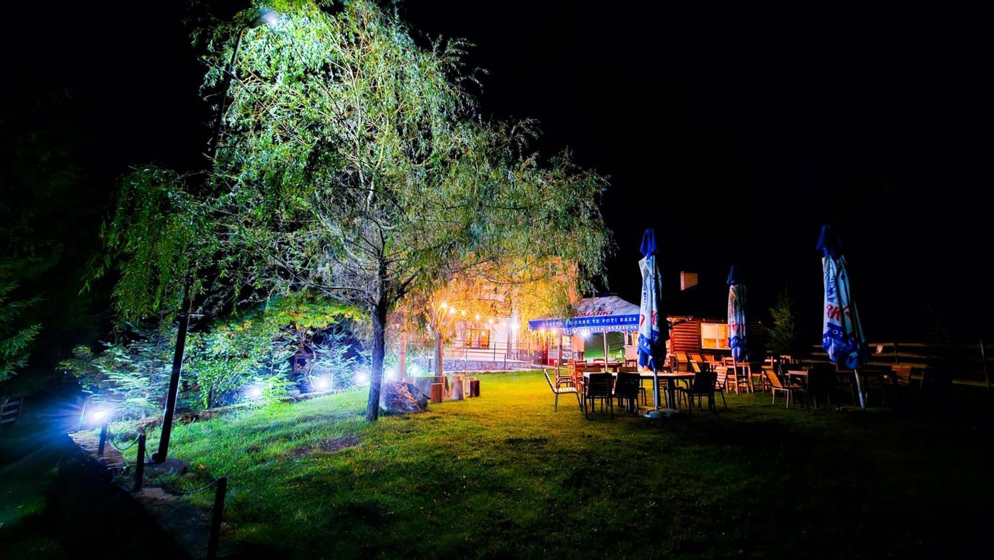 Pensiunea La Taverna Traisteni Ngoại thất bức ảnh